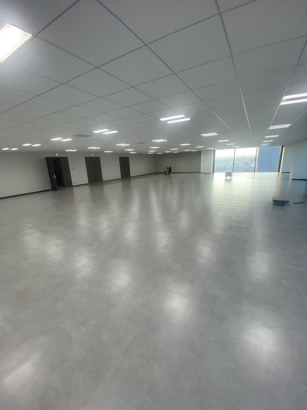 さいたま市　オフィスビル　ルースレイタイルアフター