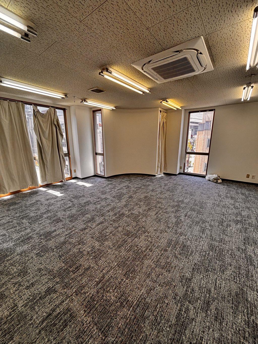 台東区　タイルカーペット工事アフター