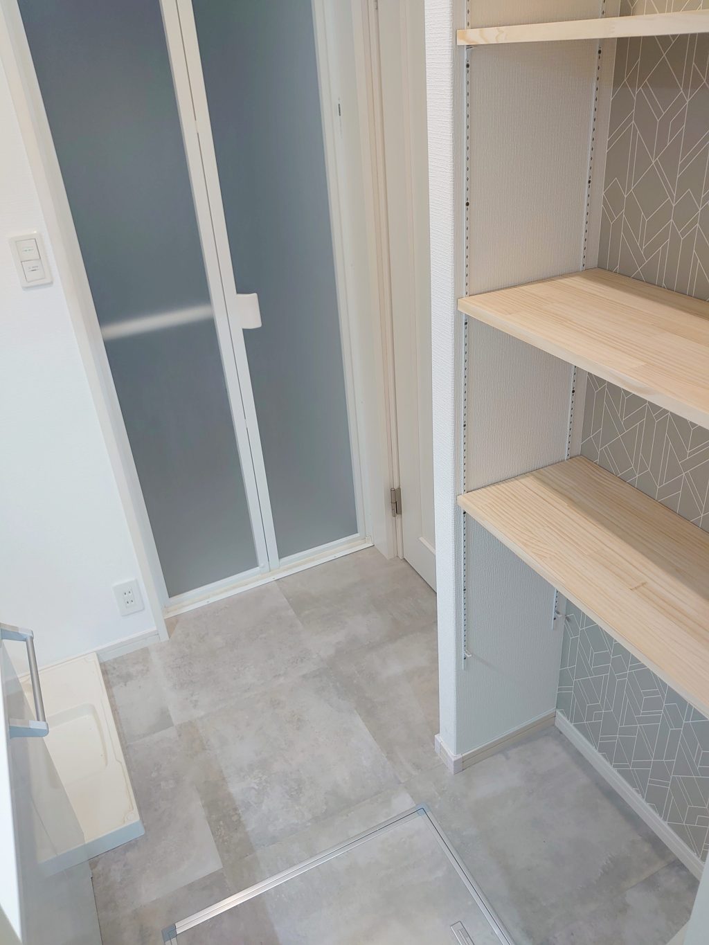 川口市　洗面所クロス•フロアタイルアフター