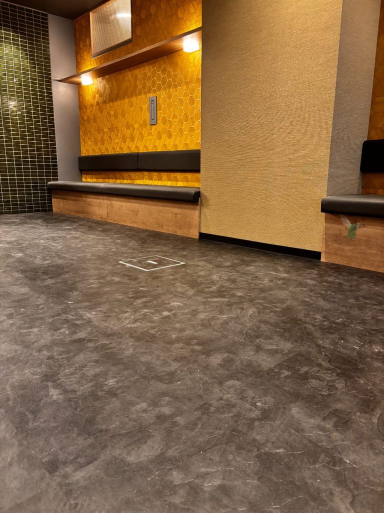 足立区　飲食店　床工事