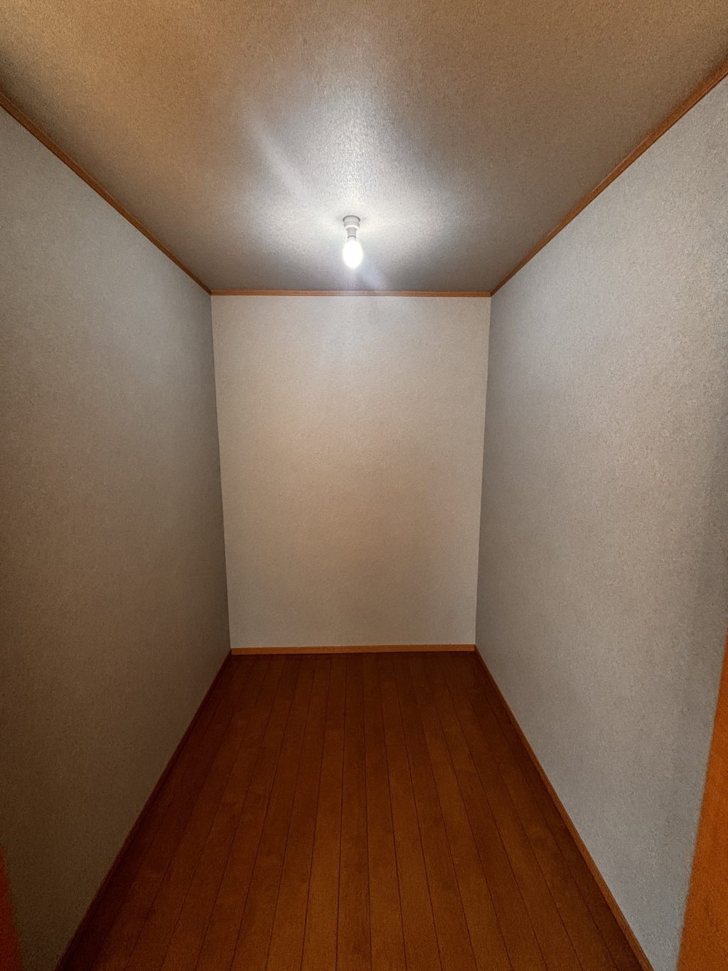 さいたま市　WICのクロスと枕棚撤去アフター