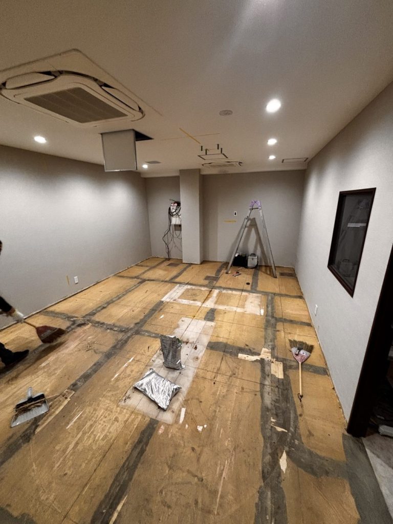 越谷市　クリニック長尺シート工事