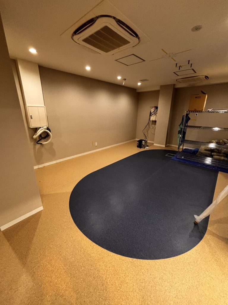 越谷市　クリニック長尺シート工事