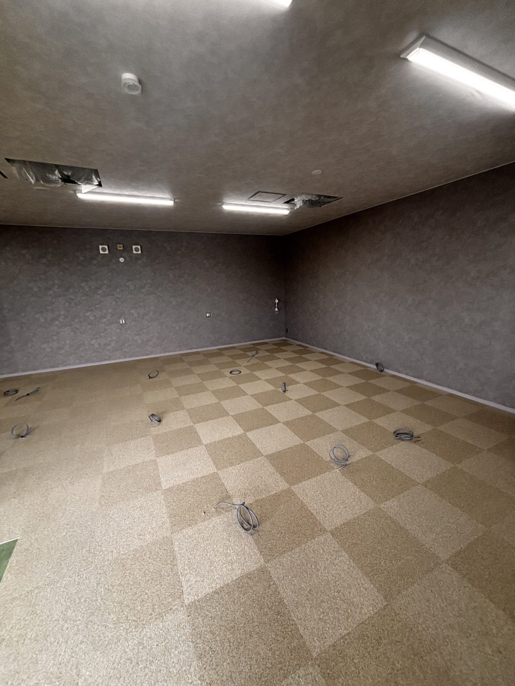 川口市　公共施設　タイルカーペットアフター