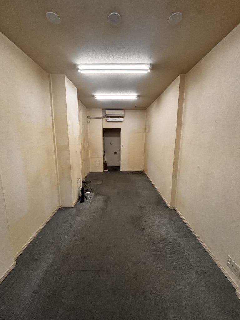 台東区　事務所　タイルカーペット