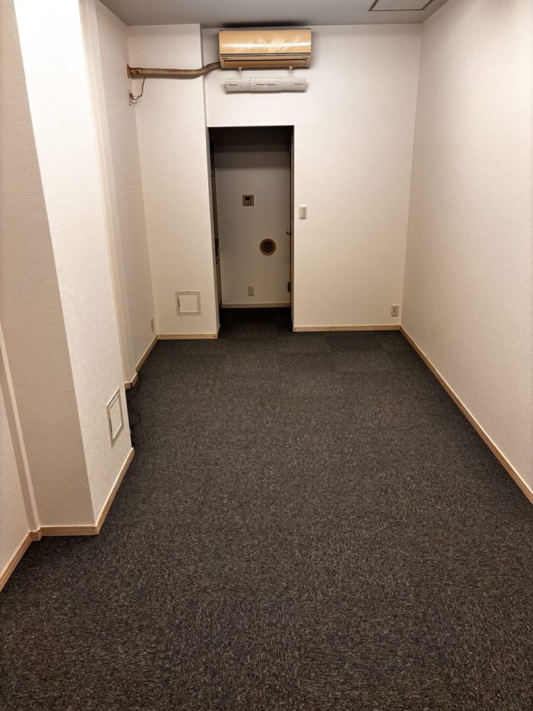 台東区　事務所　タイルカーペット