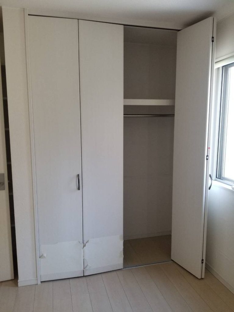 川口市　クローゼットドアの入替え