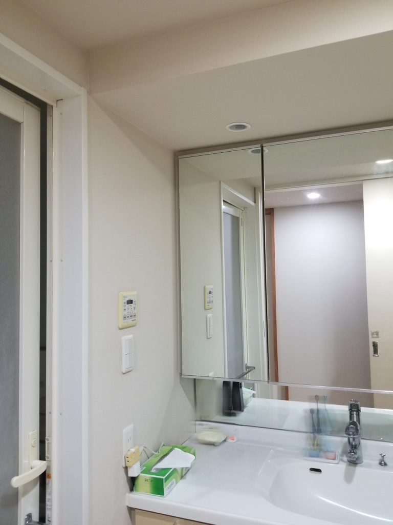 川口市　洗面台クロス