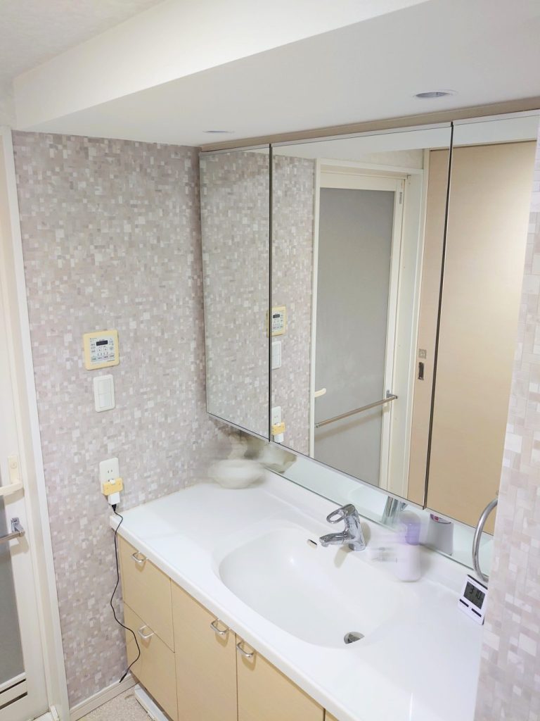 川口市　洗面台クロス