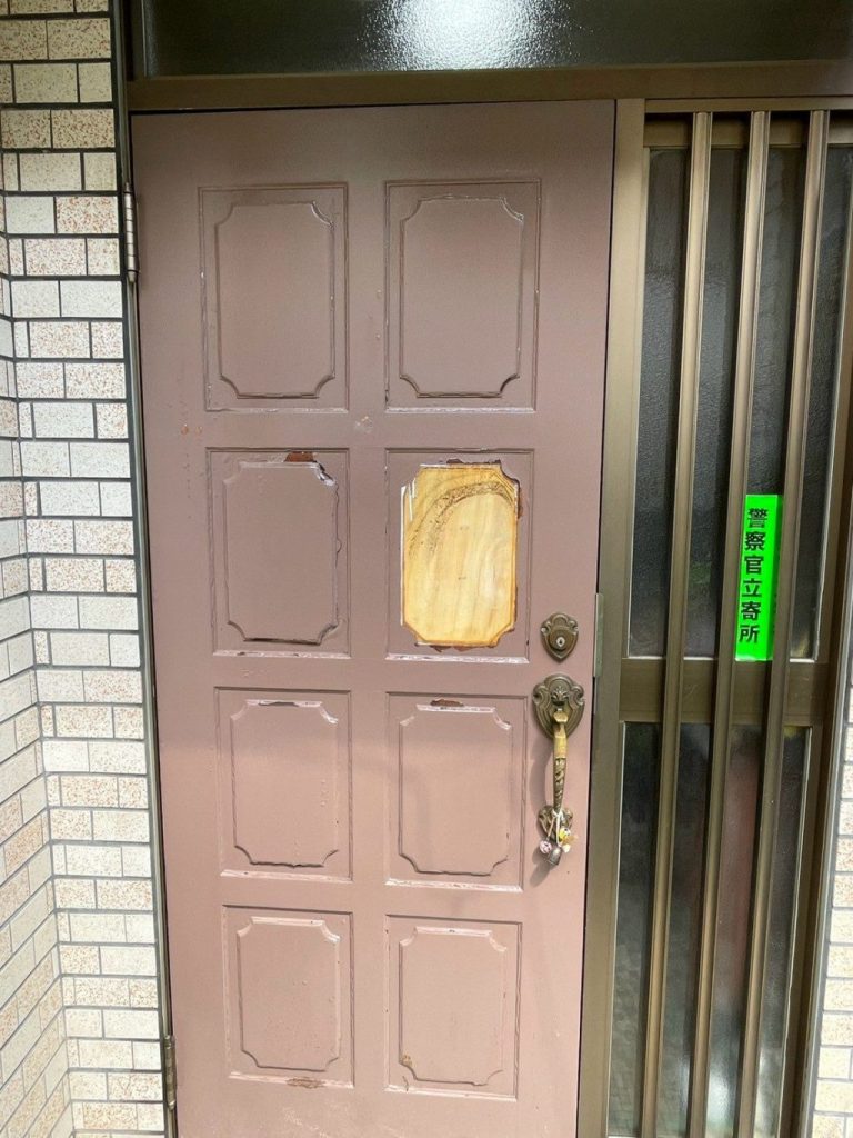 さいたま市　玄関ドアのシート貼り